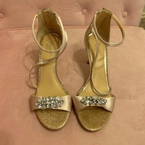 Beautiful Jewel Badgley Mischka glitter and rhinestone gold heels size 8 1/2